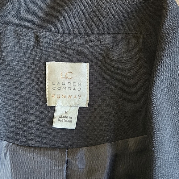 Lauren Conrad Runway oversized blazer size 6 - Picture 2 of 3